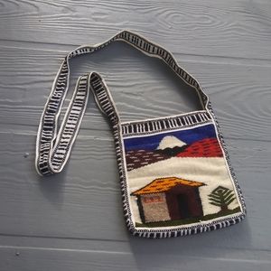 Woven boho shoulder bag with zipper